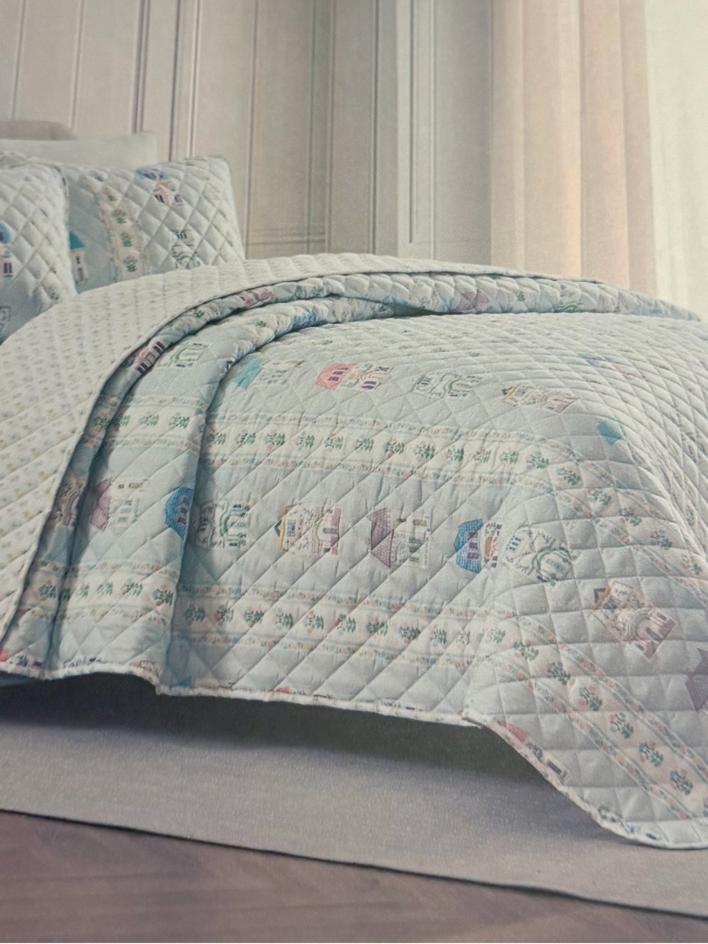 Lenox Spice Village 3-Piece Queen Reversible Quilt Shams Set.  New.